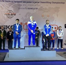 Український спортсмен на п'єдесталі по закінченню змагань