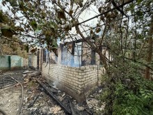 Зруйнована та спалена через обстріл окупантів будівля.