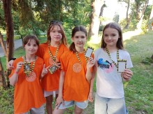 Четверо дівчат з картками гри