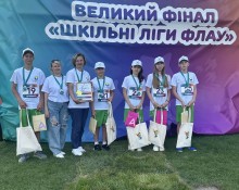 Команда школярів Очеретинської селищної громади з нагородами за участь у фіналі національних легкоатлетичних змагань «Пліч-о-пліч»
