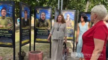 Освітяни Покровська вшанували пам'ять загиблих захисників на Алеї
пам'яті у Шептицькому