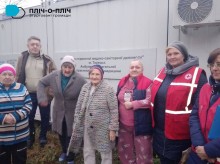 Представники Червоного Хреста з підопічними Торецького терцентру