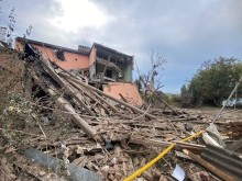 Пошкоджені будинки після ворожого обстрілу