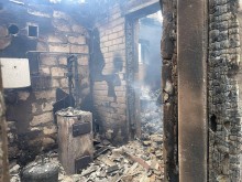 Зруйнований будинок після ворожого обстрілу та пожежі