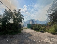 Пожежа на території підприємства після обстрілу окупантів