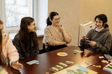 Учасники грають у гру "Код Донеччини"