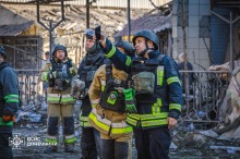 Працівники ДСНС на місці влучання