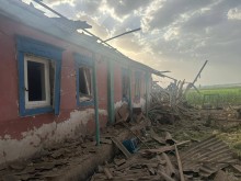 Одноповерхова будівля, яка була пошкоджена в результаті обстрілу ворога.
