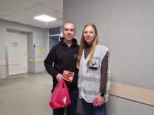 Представниця Донецької облдержадміністрації із звільненим з полону українцем