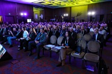 Учасники Форуму сидять у залі