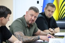 Правоохоронці та представники Збройних сил України на засіданні Ради оборони Донецької області