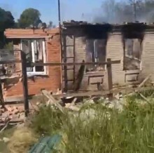 Згорілий будинок після ворожої атаки