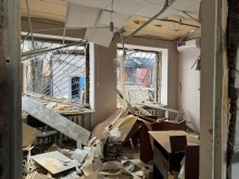 Зруйноване приміщення у Слов'янську після ворожого обстрілу