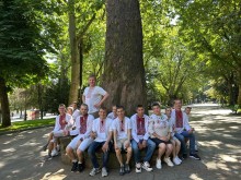 У національному вбранні діти вирушили на прогулянку до парку Ов'єдо