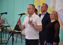 Заступник голови Донецької обласної державної адміністрації Ігор Бойко вітає учасників Дня відкритих дверей у коледжі