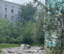 Уламки пошкодженої багатоповерхівки