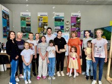 Діти у центрі підтримки переселенців «ЯМаріуполь» (м. Вінниця) на кулінарному майстер – класі приготували смачний торт для своїх татусів.