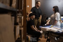 Медики рятують поранених захисників на стабпункті на Донеччині