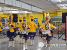 Юні барабанщиці виступають на День Бахмута