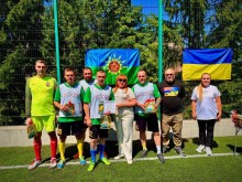 В.о. голови Краматорської райдержадміністрації, начальника районної військової адміністрації Вікторія Набокова, начальник управління з питань ветеранської політики Донецької ОДА Артур Насібян та дружина полеглого захисника з Краматорська разом з учасниками команд .