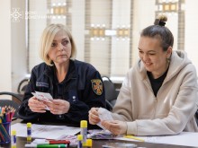 Учасниці тренінгу виконують вправу