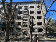 Пошкоджений будинок після ворожого обстрілу