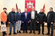На фото участники заходу, загальне фото у приміщенні