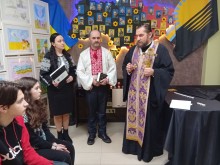 Священик розповідає про важливість молитви за загиблих захисників.