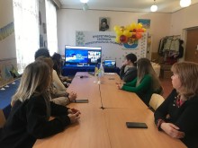 Молодь бере участь у онлайн-зустрічі між Очеретинською та Верхівцевською громадами