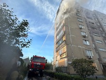 Пожежа у багатоповерховому будинку через ворожий обстріл