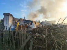 Зруйнований будинок після ворожого обстрілу