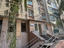 Вибиті вибухом вікна в багатоповерховій будівлі
