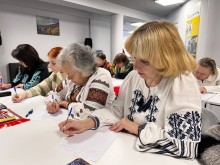 Мешканці Донецької області, які перемістилися до безпечних регіонів України, пишуть Всеукраїнський радіодиктант національної єдності під назвою «Треба жити».