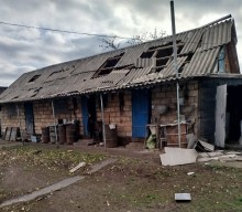 Зруйнована покрівля господарської споруди