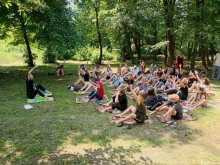 Заняття з йоги на природі для учасників марафону «Літні мрії непереможних» – спокій, відновлення та єдність у русі.
