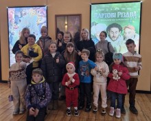 Діти після перегляду фільму в кінотеатрі