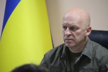 Голова Донецької облдержадміністрації Вадим Філашкін обговорює на засіданні Ради оборони області виділення коштів військовим з обласного бюджету.