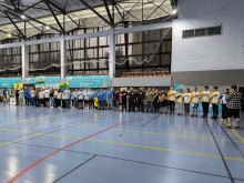Учасники спортивного змагання під час гімну України