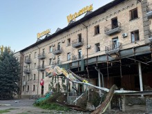 Зруйнований окупантами готель "Україна" у Слов'янську