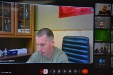 Представник військової поліції в онлайні