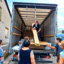 Благодійна організація благодійний фонд «ЯНГОЛИ СПАСІННЯ» забезпечують населення, яке постраждало внаслідок військових дій продуктовими наборами та будівельними матеріалами