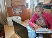 Членкиня колегії на засіданні