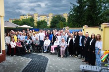 Колективне фото всіх присутніх на відкритті безбар'єрного басейна