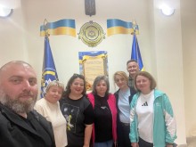 Учасники робочої групи з представниками департаменту освіти і науки облдержадміністрації та Донецького обласного інституту післядипломної педагогічної освіти в холі Національної академії педагогічних наук України, де розташований освітній хаб