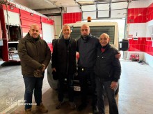 Італійський благодійник передає автівку рятувальникам Донеччини