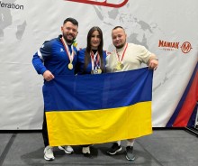 Чемпіони світу з жиму лежачи Костянтин Мусієнко, Вадим Роздорожній та срібна призерка змагань Аліна Нікогосян