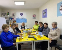Маріупольчанки взяли участь у заході ««Вік – не перешкода для спілкування», на якому цікаво провели час, приємно поспілкувалися, поділилися спогадами та життєвими історіями під час чаювання.