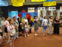 Відвідувачі виставки Обличчя спротиву