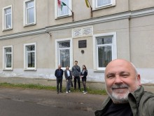 Селфі молоді та голови громади