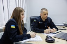 Т.в.о. начальника управління персоналу Головного управління ДСНС України у  Донецькій  області Анацький Станіслав та провідний фахівець сектору соціально-гуманітарної роботи управління персоналу Головного управління ДСНС України у Донецькій області Юдіна Ганна